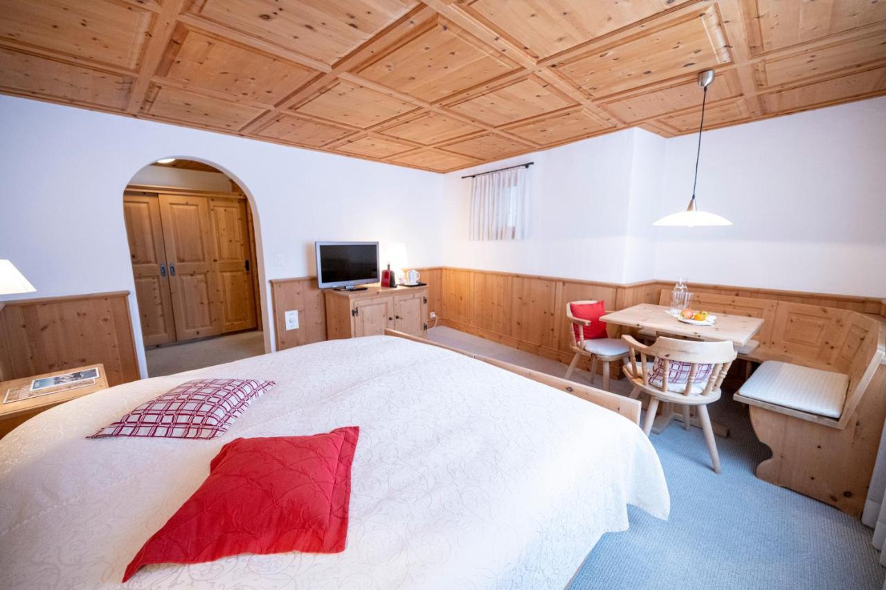 Hotel Engiadina Scuol Exteriör bild