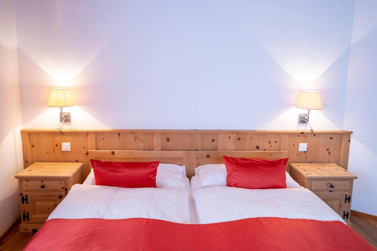 Hotel Engiadina Scuol Exteriör bild