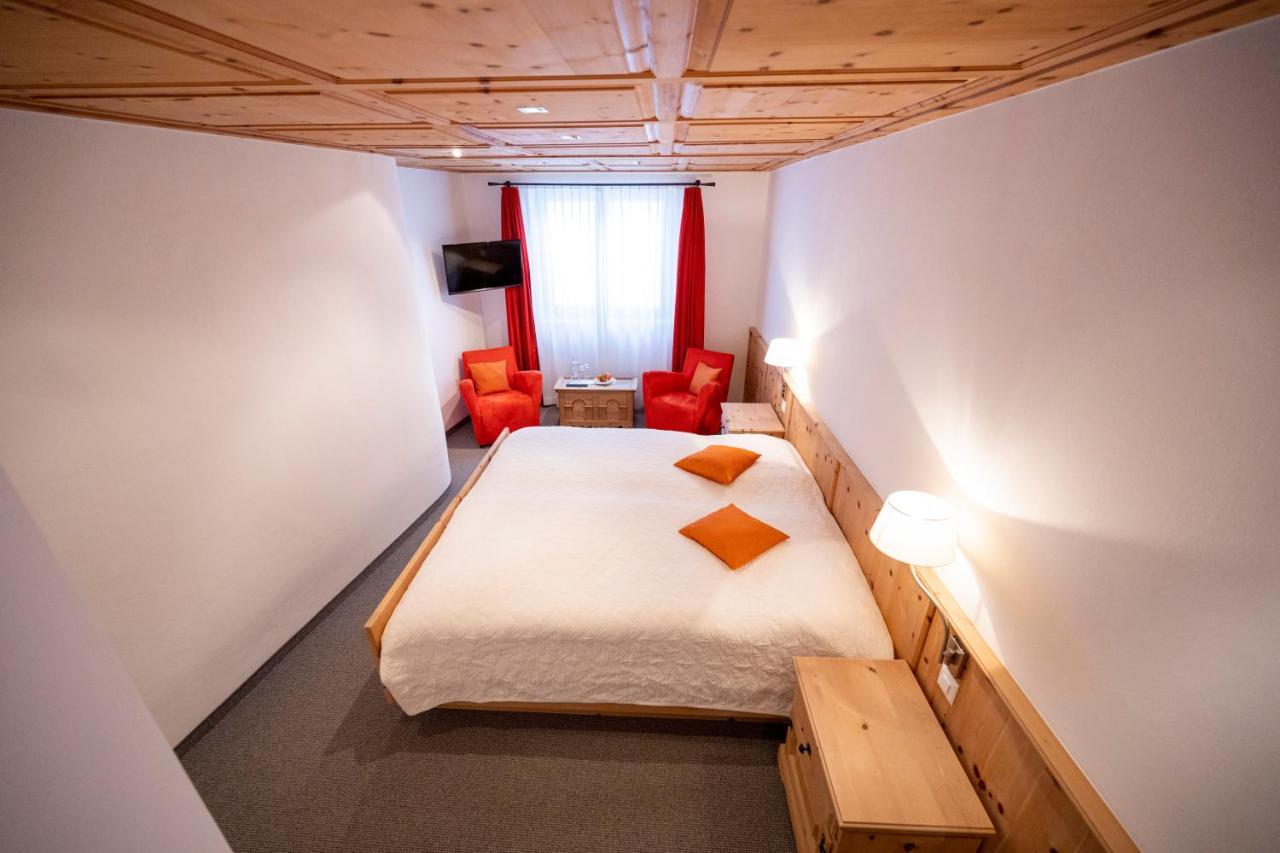 Hotel Engiadina Scuol Exteriör bild