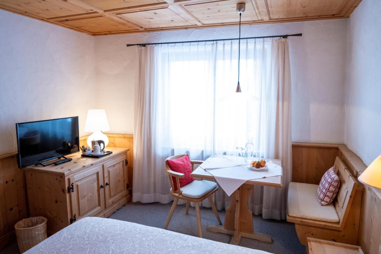 Hotel Engiadina Scuol Exteriör bild