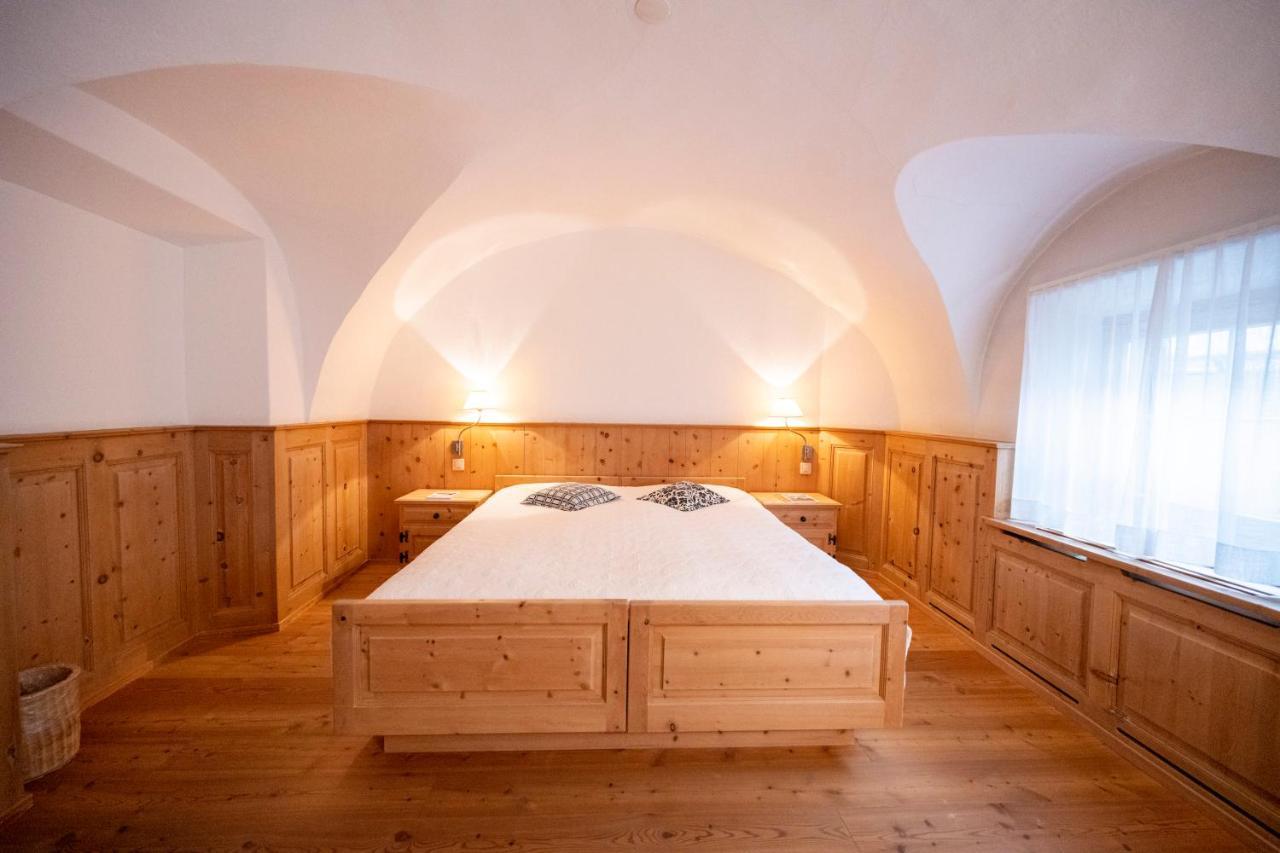 Hotel Engiadina Scuol Exteriör bild