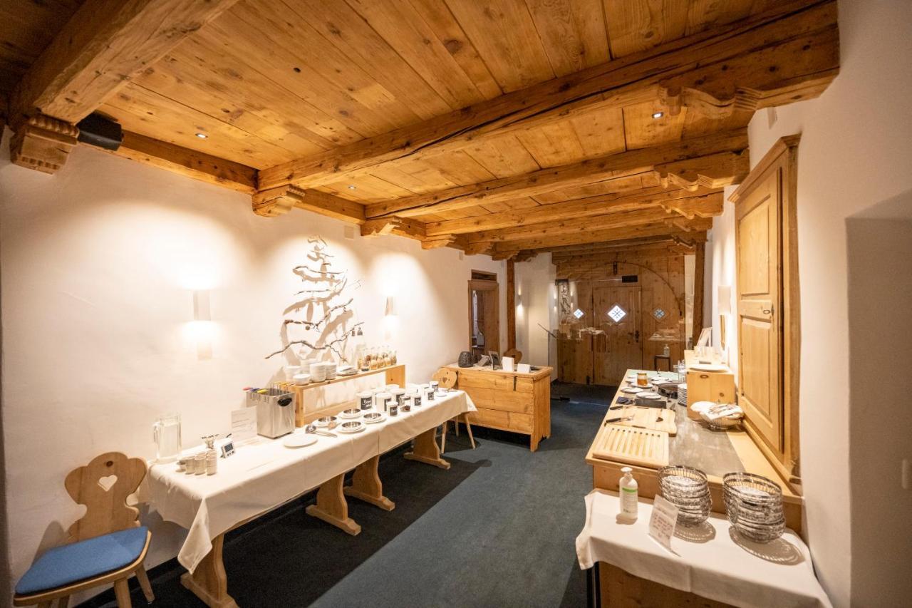 Hotel Engiadina Scuol Exteriör bild