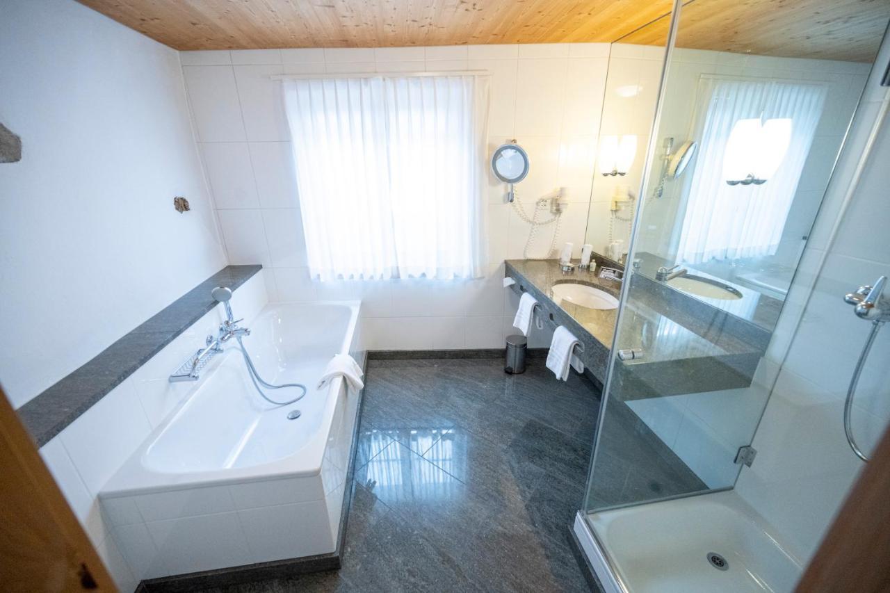 Hotel Engiadina Scuol Exteriör bild