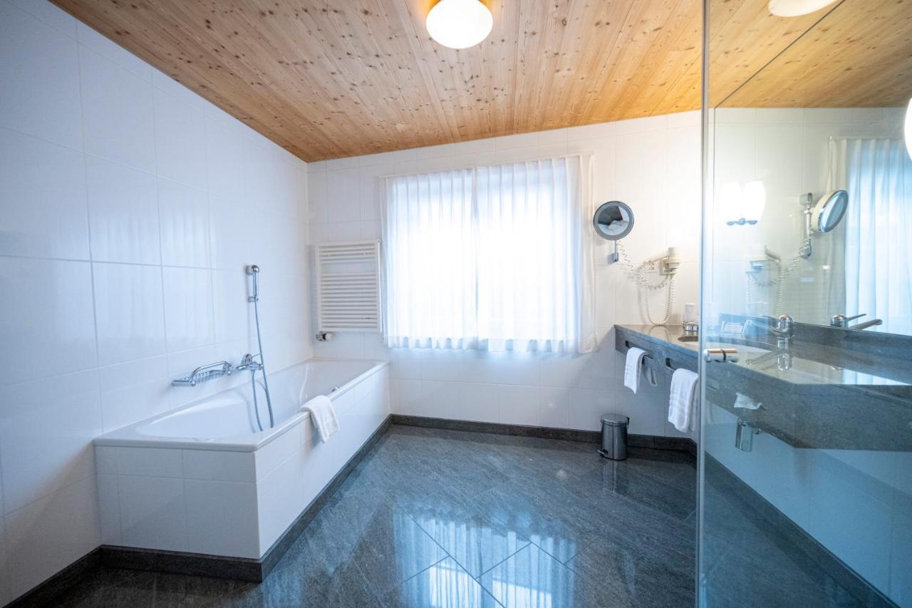 Hotel Engiadina Scuol Exteriör bild