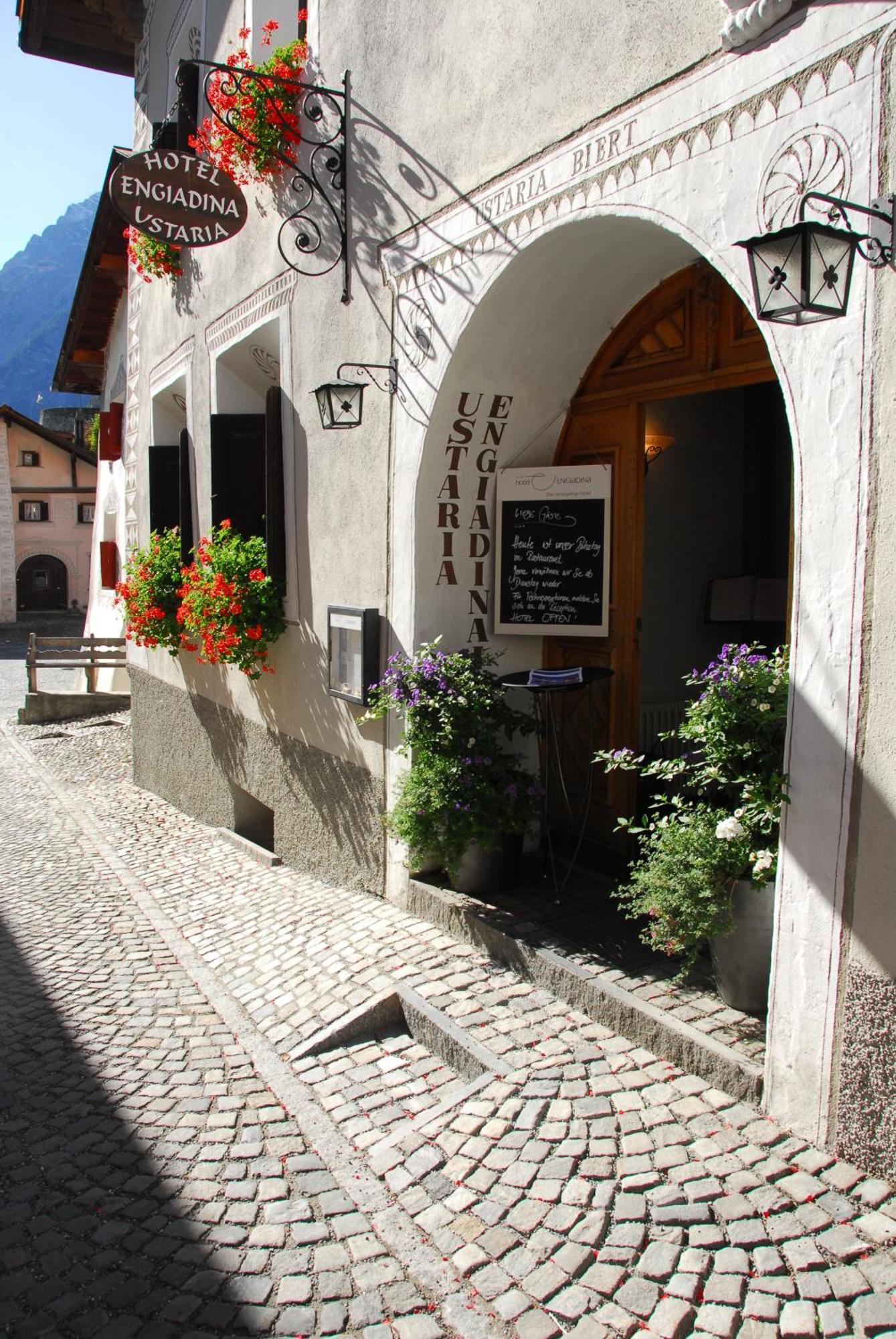 Hotel Engiadina Scuol Exteriör bild