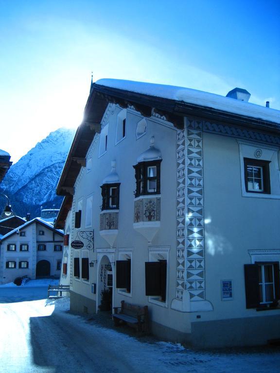Hotel Engiadina Scuol Exteriör bild