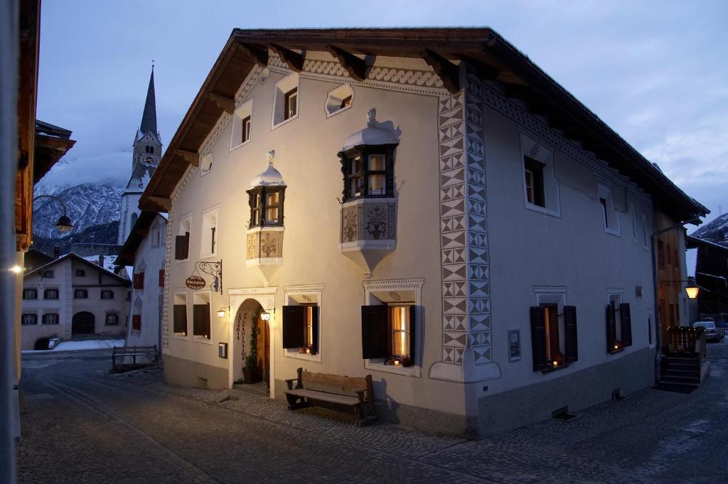 Hotel Engiadina Scuol Exteriör bild