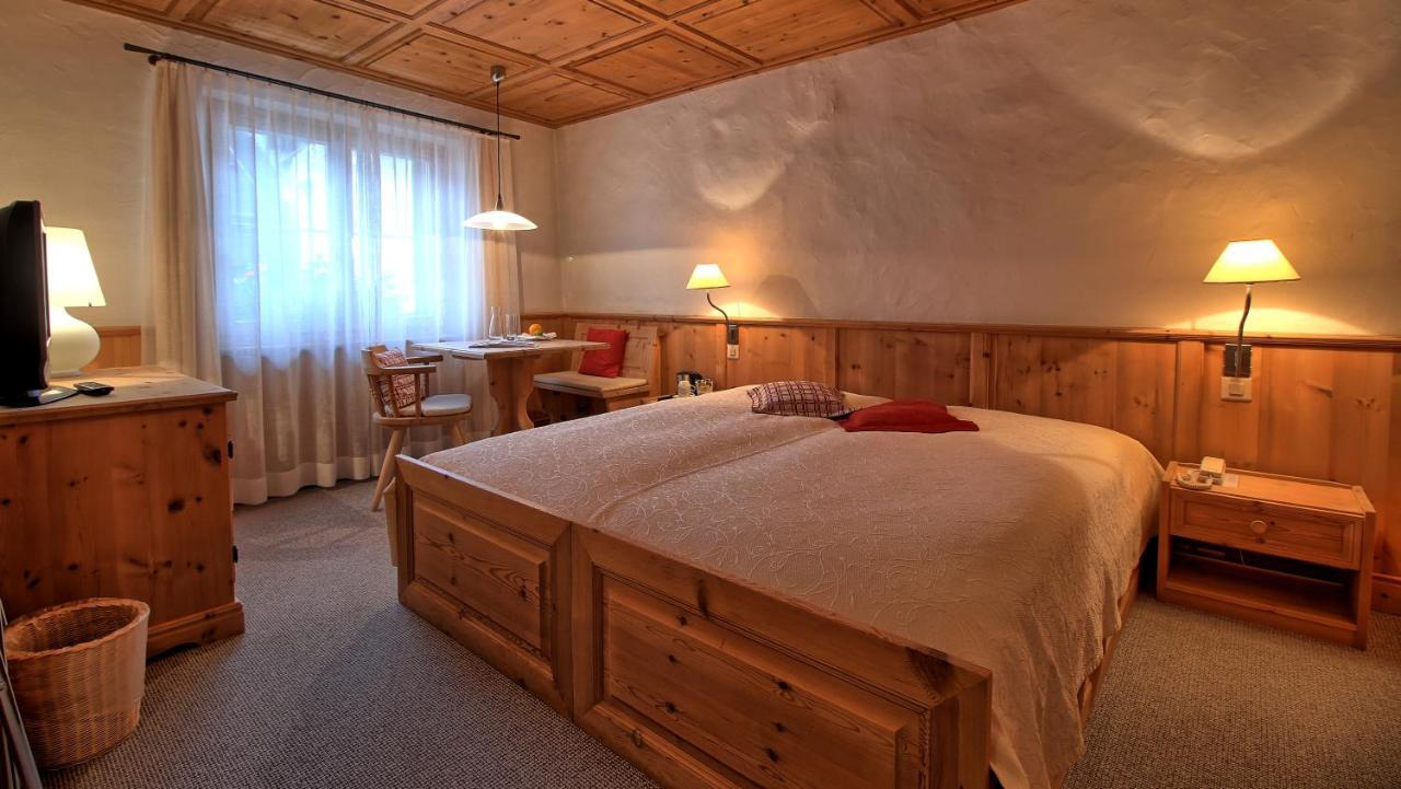 Hotel Engiadina Scuol Exteriör bild